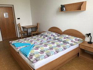 Double room with shared bathroom